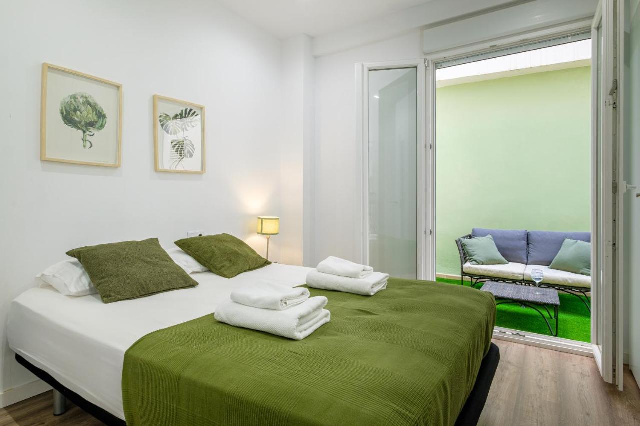 With Fluffy Beds & Private Patio Appartamento